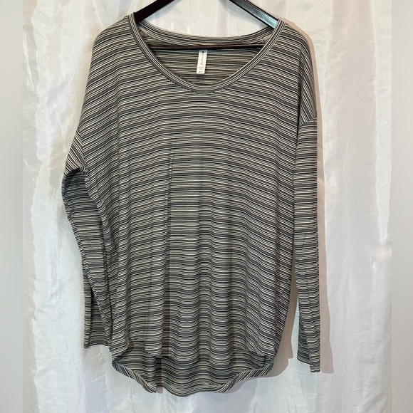 Athleta Tops - Athleta Black & White Striped Long Sleeve Top – Women’s XLT – High Low Hem